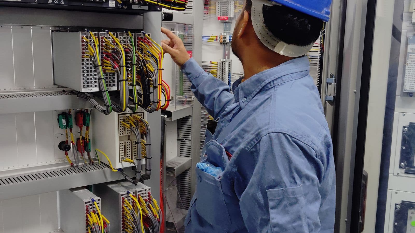 How to Avoid Reactive-Power Penalties: The Hidden Cost on Your Bill