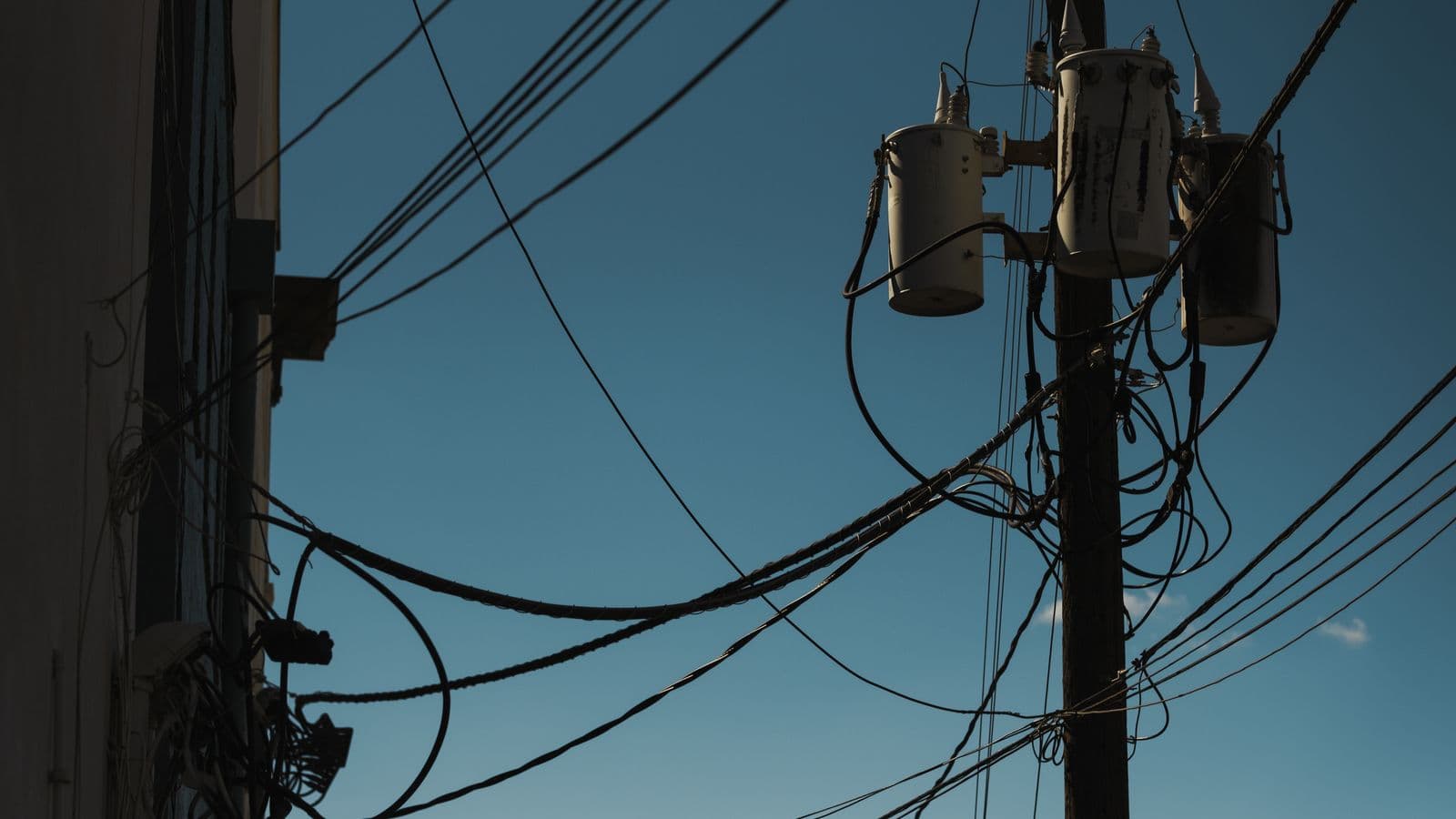 Dry-Type or Oil-Immersed Transformer? A Comparative Selection Guide