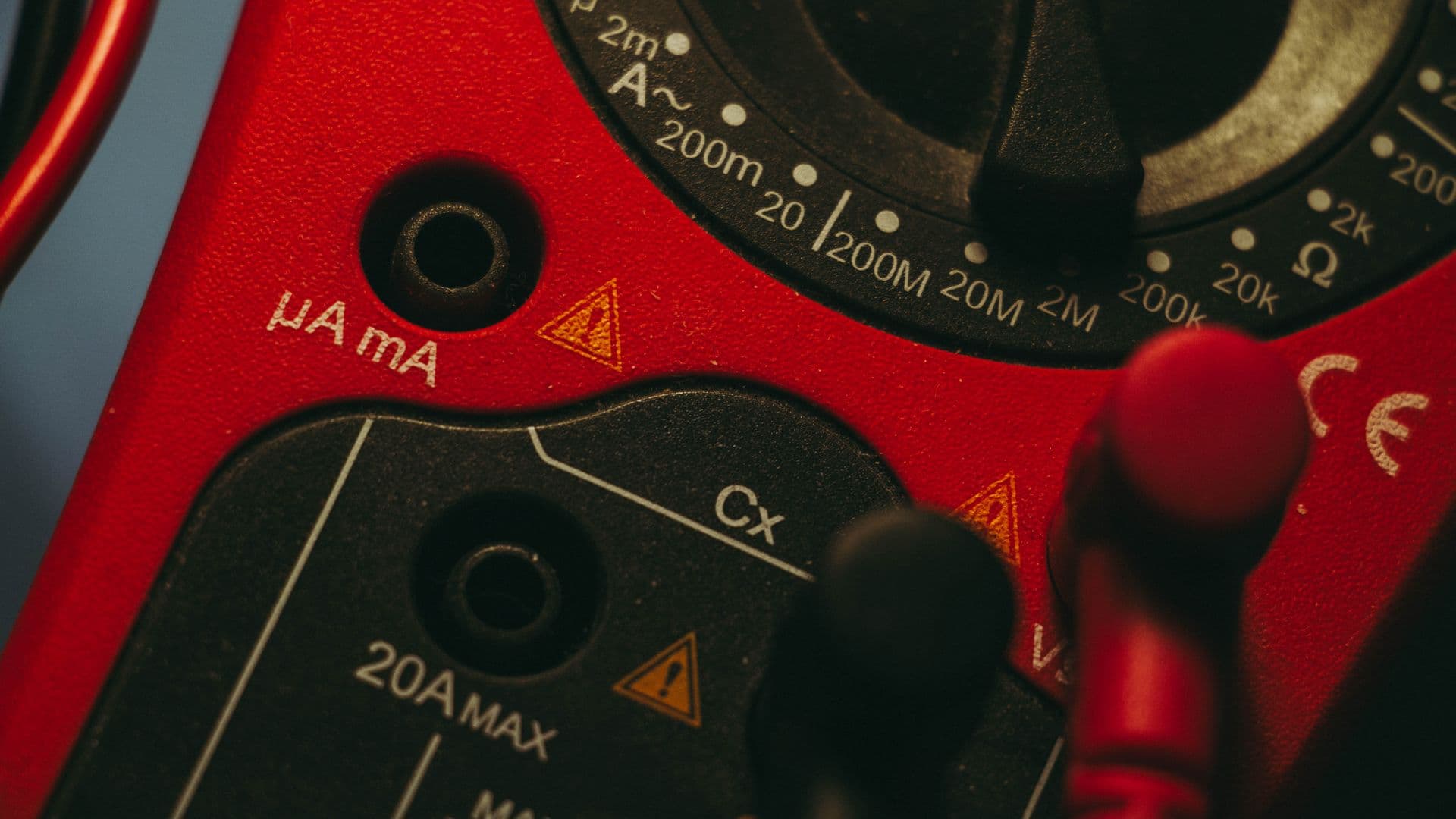 Measuring with a clamp meter